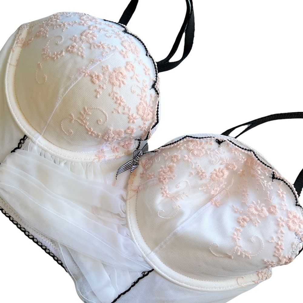 Victoria's Secret Demi‎ Bridal Bra nwt